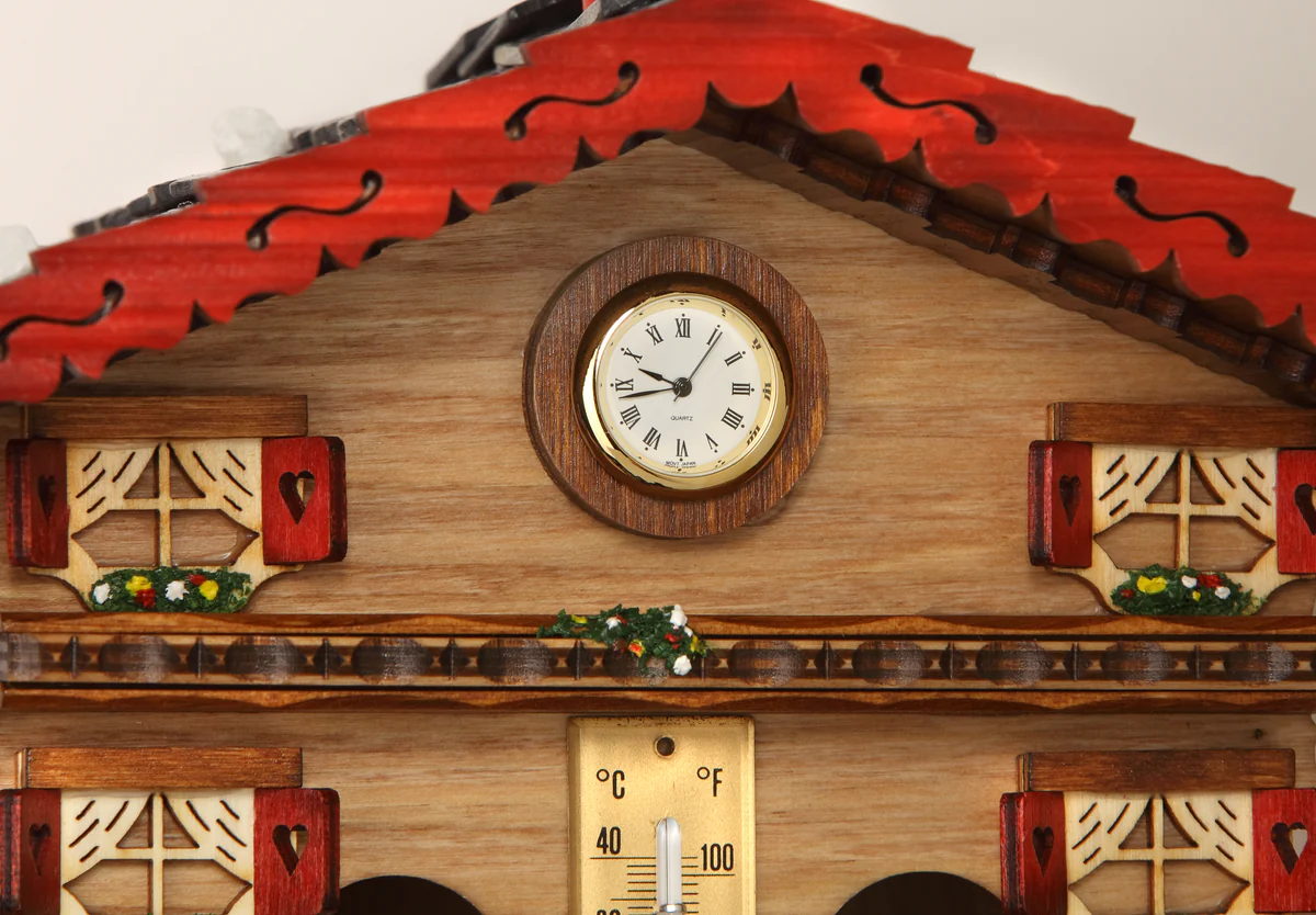 hermle-cuckoo-mantel-clock-nuremberg-81000-detail
