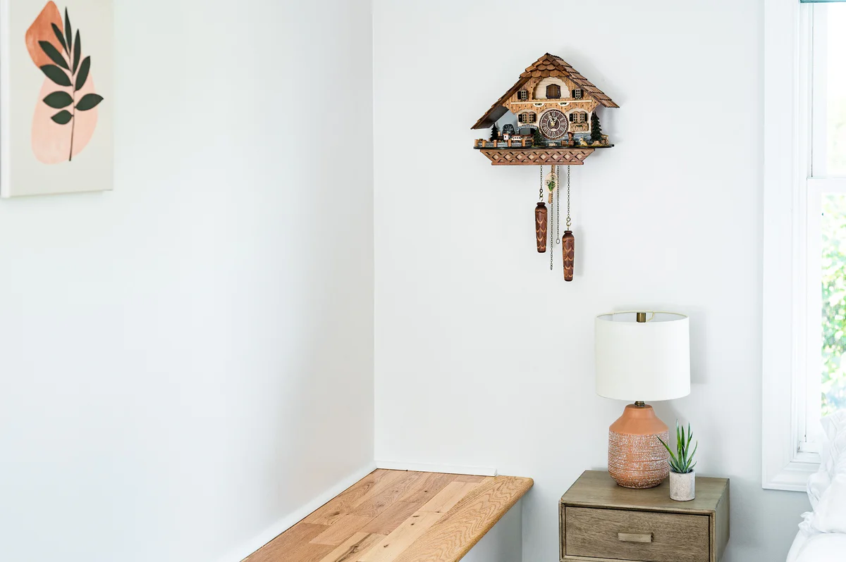 hermle-cuckoo-wall-clock-phillip-77000-detail1