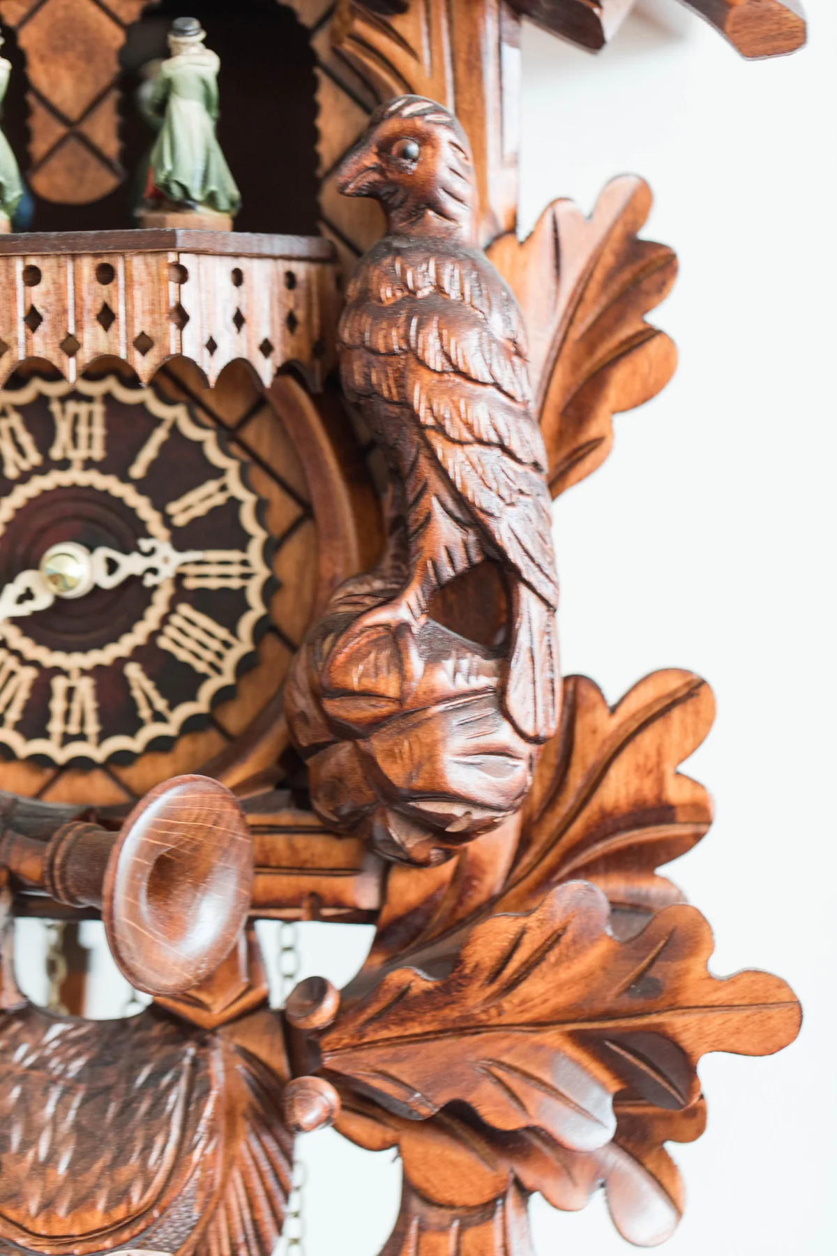 hermle-cuckoo-wall-clock-schwarzwald-61000-detail2