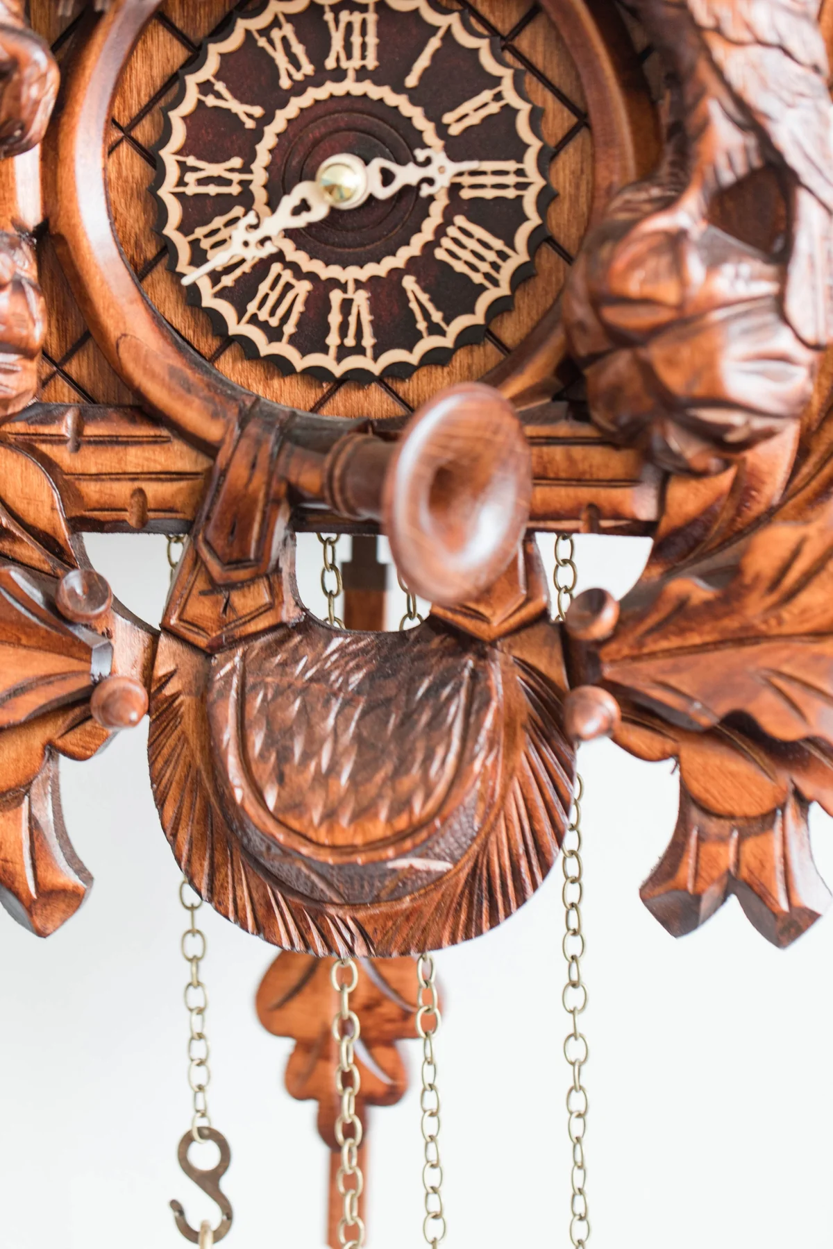 hermle-cuckoo-wall-clock-schwarzwald-61000-detail3