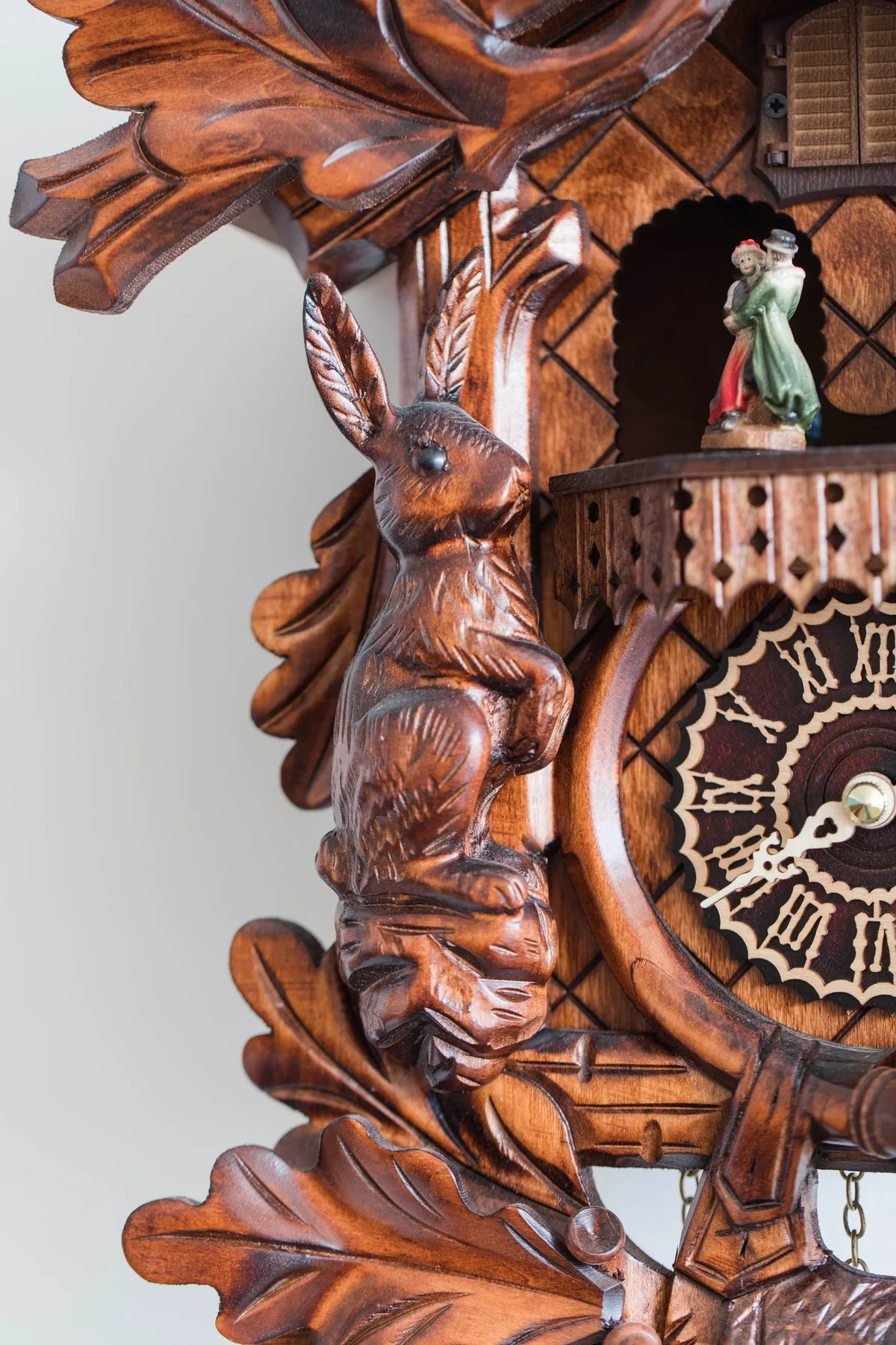 hermle-cuckoo-wall-clock-schwarzwald-61000-detail4