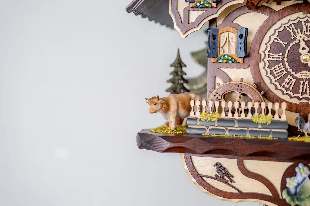 hermle-cuckoo-wall-clock-werner-92000-detail