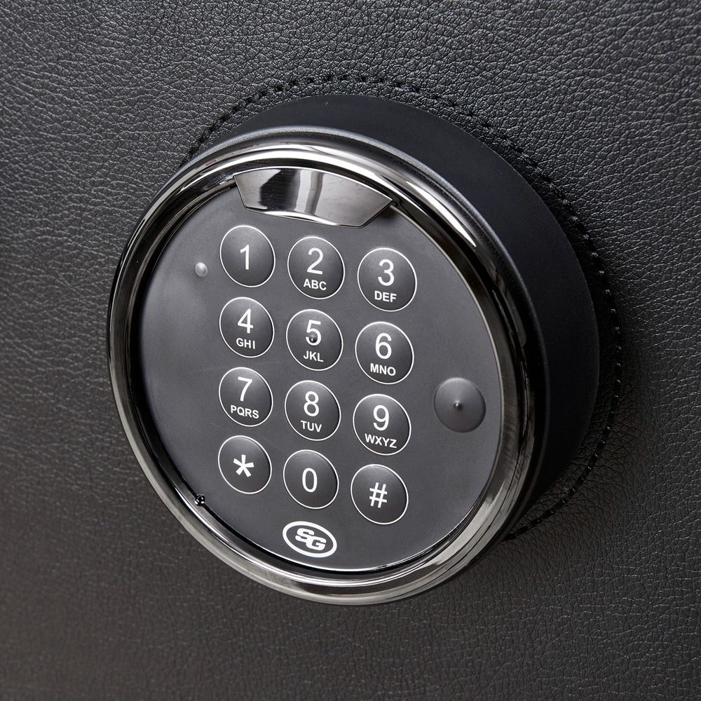 wolf-athos-4-piece-watch-winder-and-jewelry-safe-black-4900403-closeup1